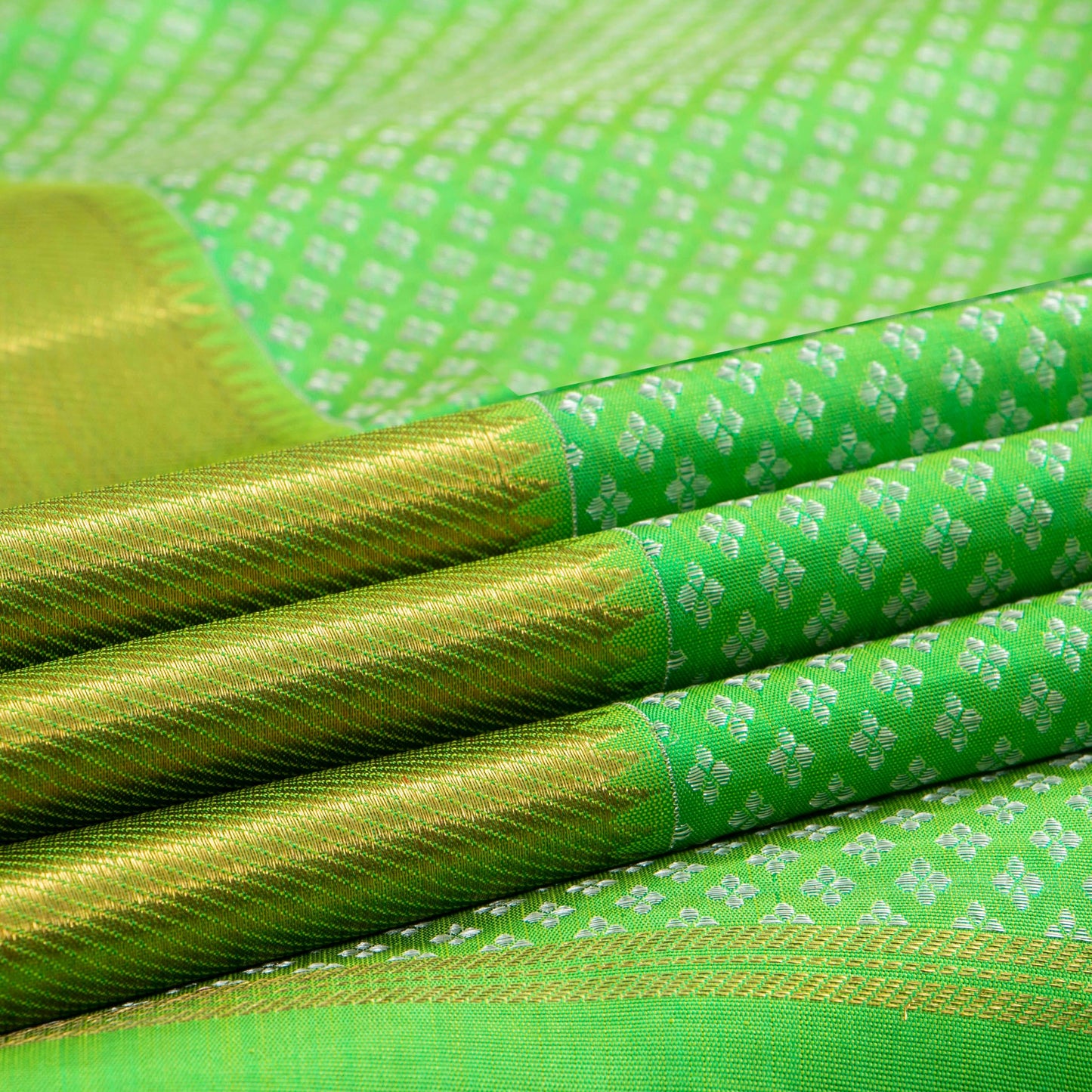Verdant Green Kanchipuram Silk Saree With Silver Zari Jacquard For Wedding Wear PV NYC 1591