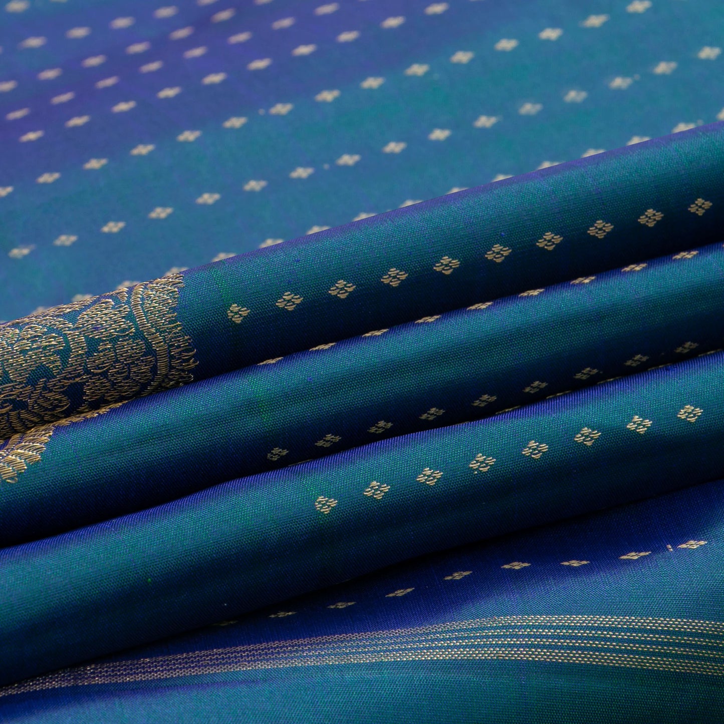 Mayilkazhuthu Blue And Green Dual Shade Kanchipuram Silk Saree For Wedding Wear PV GTA 105