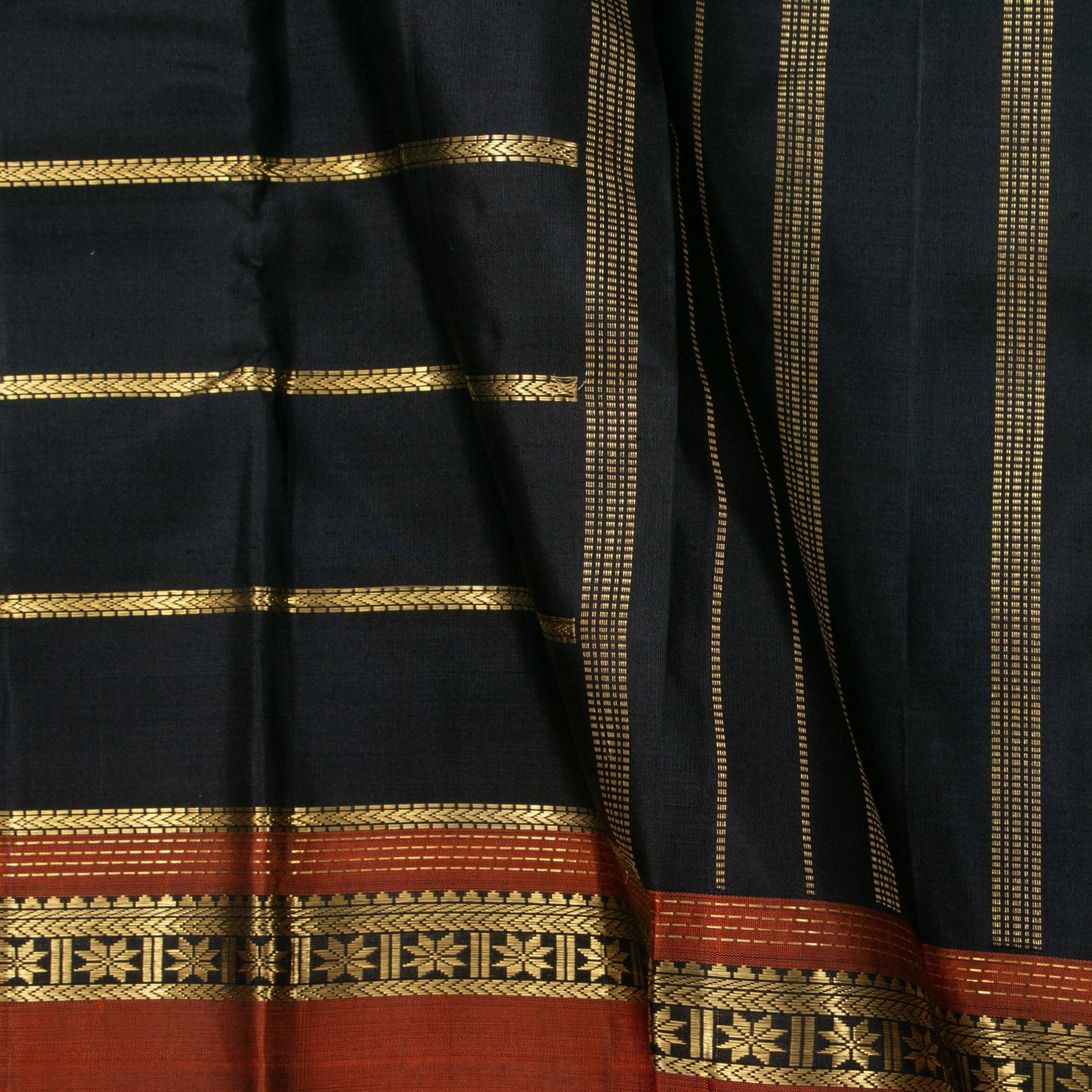 Black Veldhari Kanchipuram Silk Saree With Medium Border Handwoven Pure Silk For Festive Wear PV NYC 1242 - Silk Sari - Panjavarnam PV NYC 1242