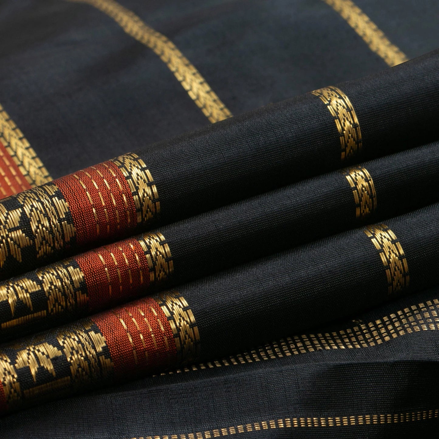 Black Veldhari Kanchipuram Silk Saree With Medium Border Handwoven Pure Silk For Festive Wear PV NYC 1242 - Silk Sari - Panjavarnam PV NYC 1242