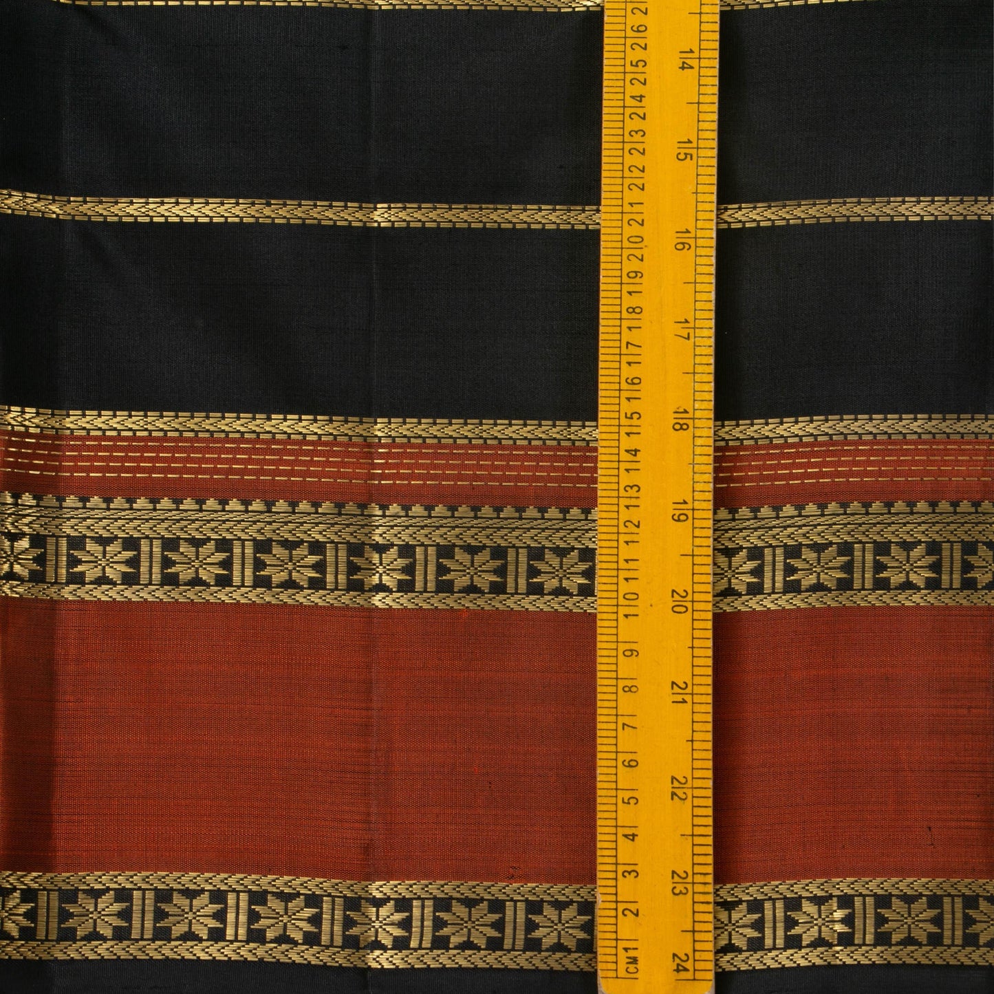 Black Veldhari Kanchipuram Silk Saree With Medium Border Handwoven Pure Silk For Festive Wear PV NYC 1242 - Silk Sari - Panjavarnam PV NYC 1242