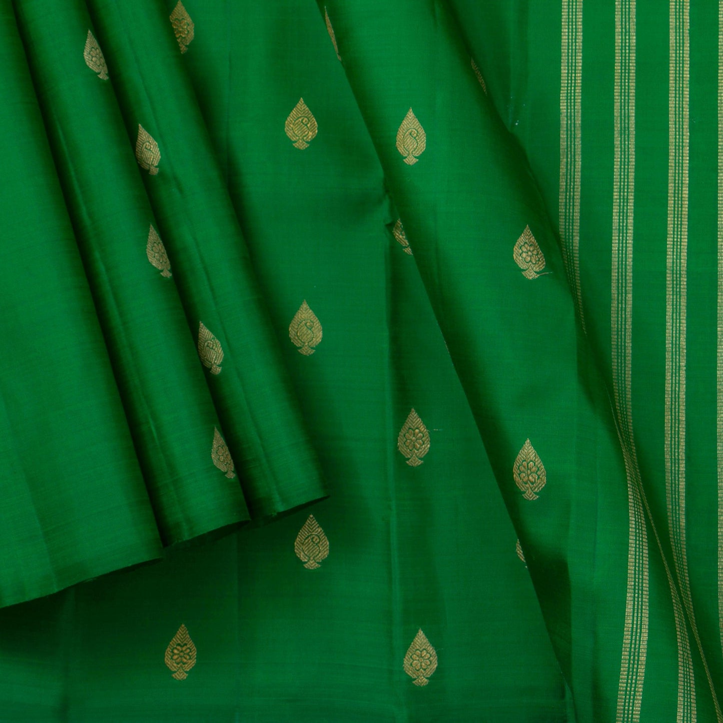 Green Kanchipuram Borderless Silk Saree Handwoven Pure Silk Pure Zari For Festive Wear PV GTA 101 - Silk Sari - Panjavarnam PV GTA 101