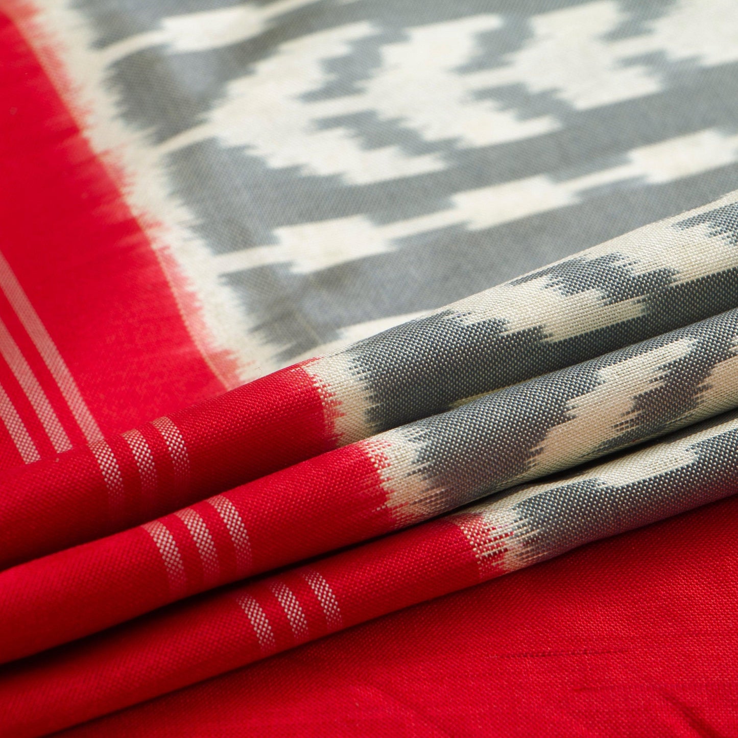 Grey Pochampally Silk Saree With Red Border Ikkat Handwoven Pure Silk For Office Wear PIK SIV 103 - Pochampally Silk - Panjavarnam PIK SIV 103