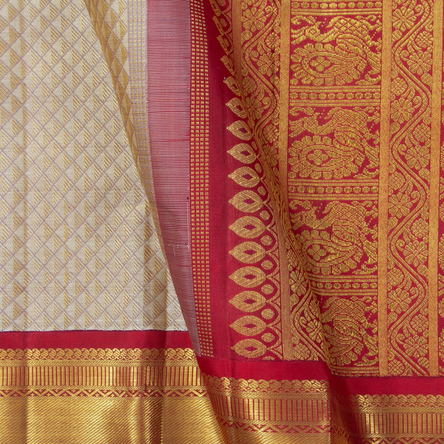 Off White And Red Kanchipuram Silk Saree With Medium Border Handwoven Pure Silk For Wedding Wear PV NYC 1137 - Silk Sari - Panjavarnam PV NYC 1137