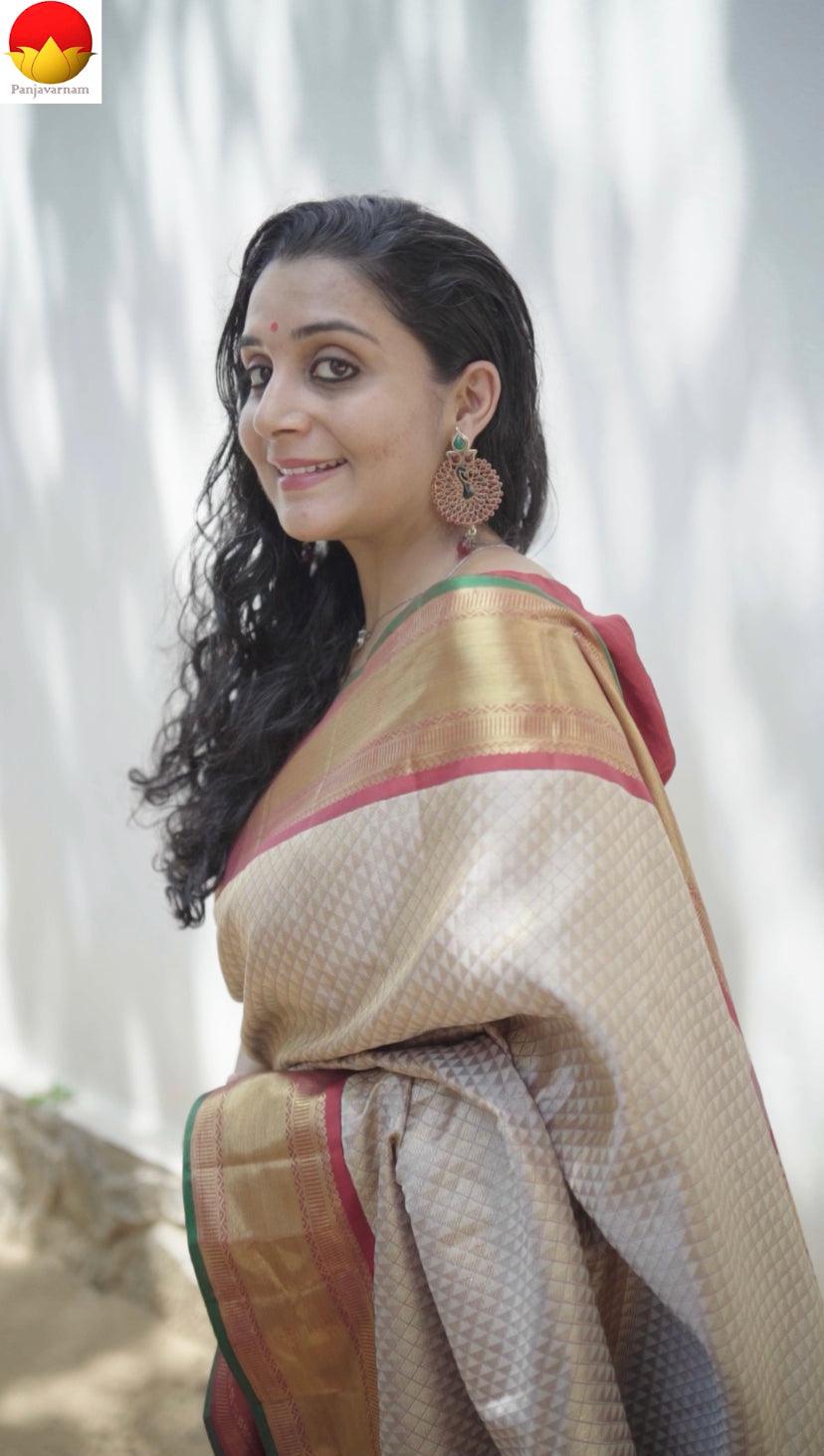 Off White And Red Kanchipuram Silk Saree With Medium Border Handwoven Pure Silk For Wedding Wear PV NYC 1137 - Silk Sari - Panjavarnam PV NYC 1137