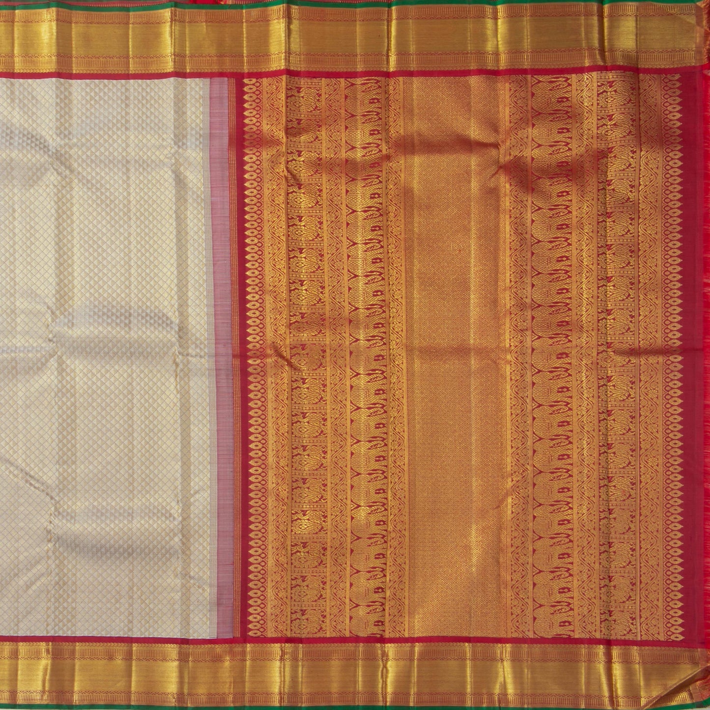 Off White And Red Kanchipuram Silk Saree With Medium Border Handwoven Pure Silk For Wedding Wear PV NYC 1137 - Silk Sari - Panjavarnam PV NYC 1137