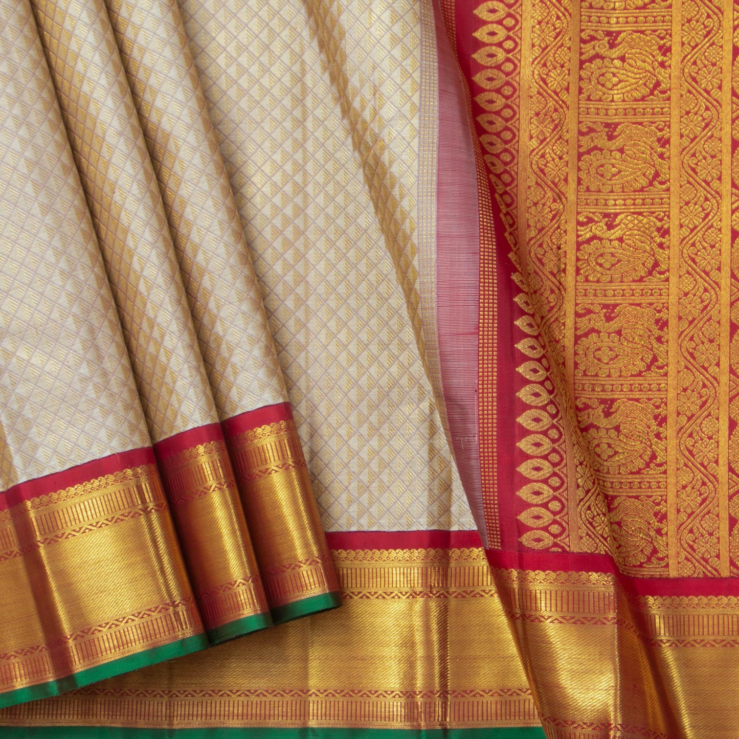 Off White And Red Kanchipuram Silk Saree With Medium Border Handwoven Pure Silk For Wedding Wear PV NYC 1137 - Silk Sari - Panjavarnam PV NYC 1137