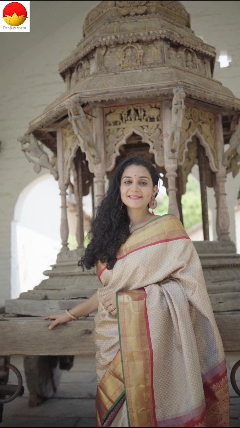 Off White And Red Kanchipuram Silk Saree With Medium Border Handwoven Pure Silk For Wedding Wear PV NYC 1137 - Silk Sari - Panjavarnam PV NYC 1137