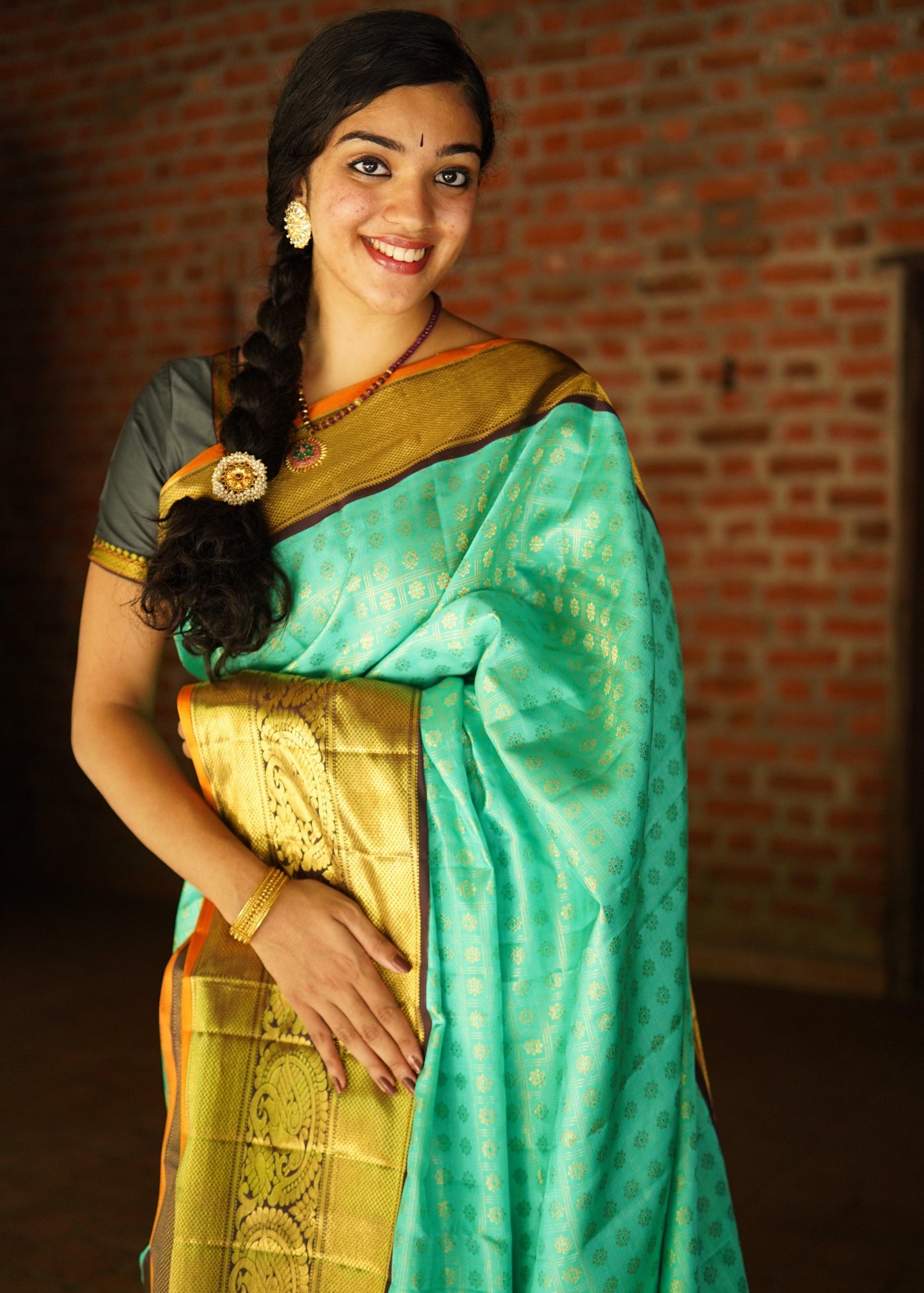 Sea Green And Brown Kanchipuram Silk Saree With Medium Border Handwoven Pure Silk For Wedding Wear PV NYC 1118 - Silk Sari - Panjavarnam PV NYC 1118