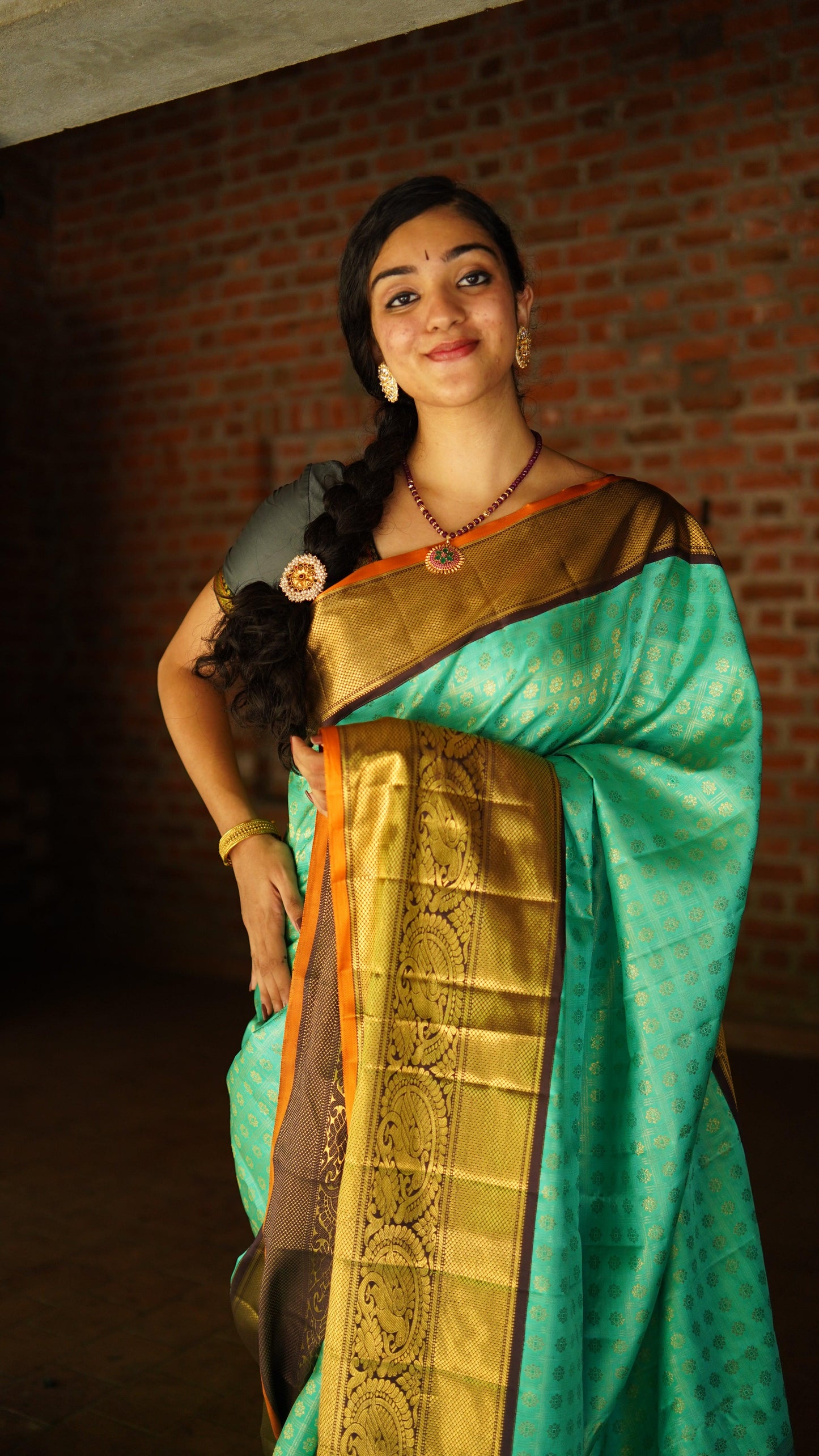 Sea Green And Brown Kanchipuram Silk Saree With Medium Border Handwoven Pure Silk For Wedding Wear PV NYC 1118 - Silk Sari - Panjavarnam PV NYC 1118