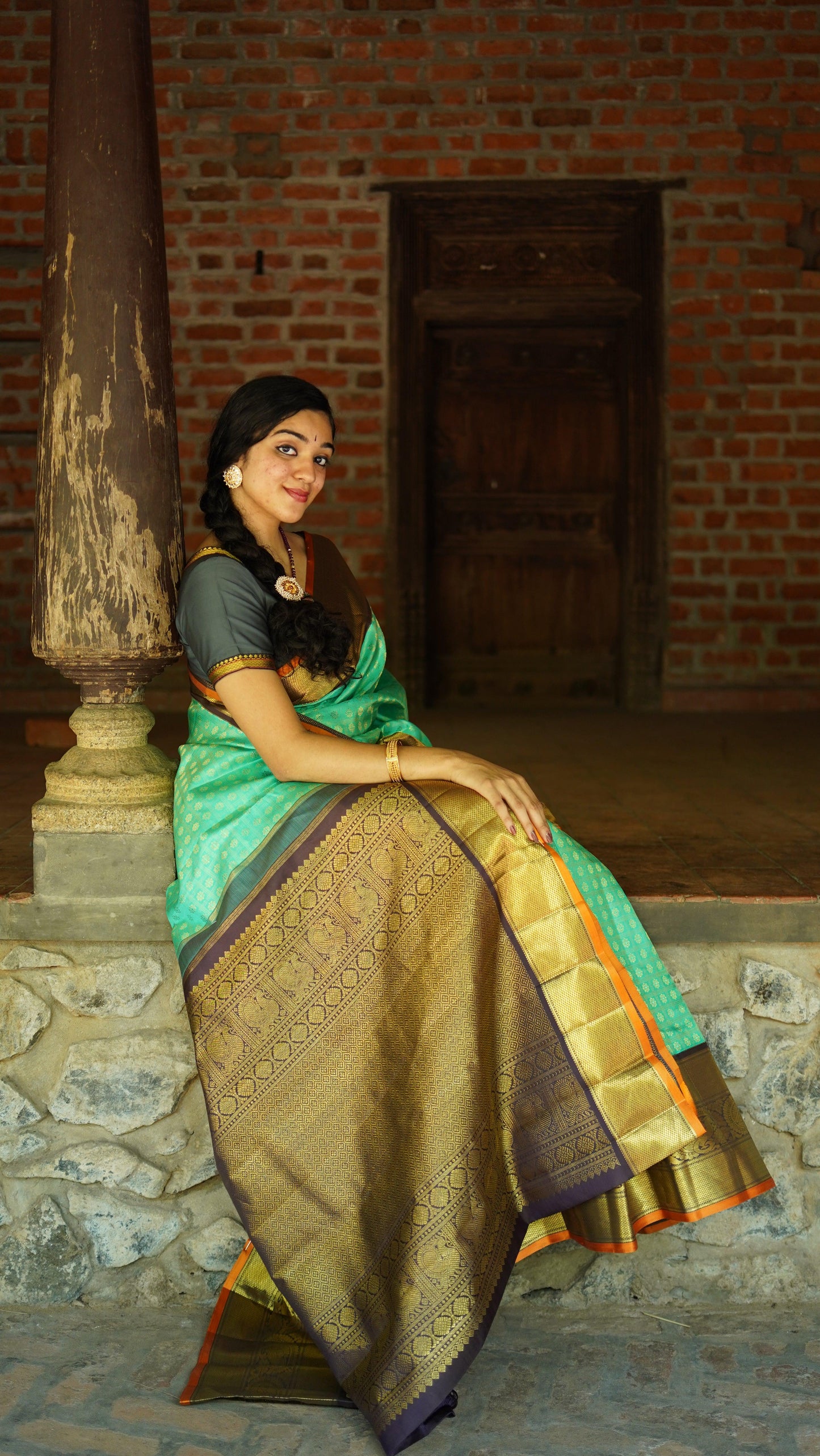 Sea Green And Brown Kanchipuram Silk Saree With Medium Border Handwoven Pure Silk For Wedding Wear PV NYC 1118 - Silk Sari - Panjavarnam PV NYC 1118