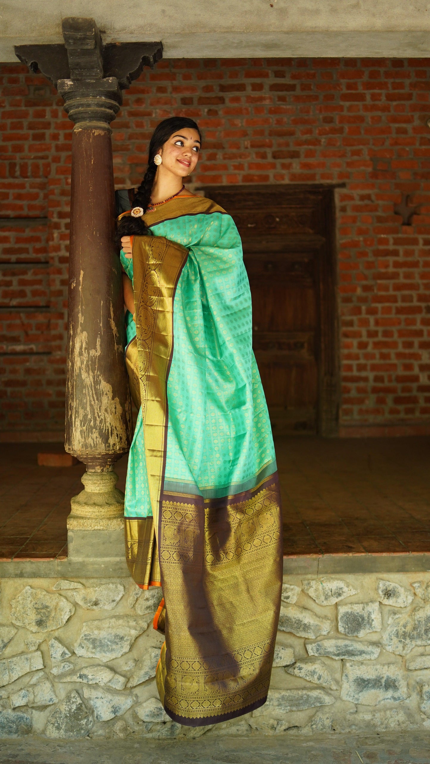Sea Green And Brown Kanchipuram Silk Saree With Medium Border Handwoven Pure Silk For Wedding Wear PV NYC 1118 - Silk Sari - Panjavarnam PV NYC 1118
