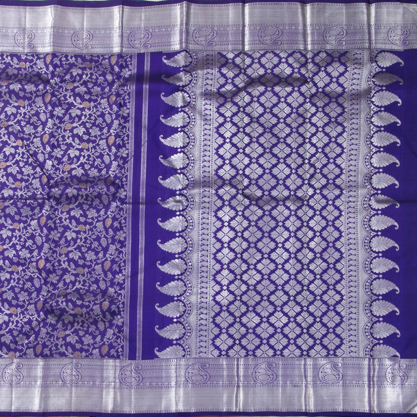 Violet Kanchipuram Silk Saree With Medium Border Handwoven Pure Silk For Wedding Wear PV NYC 1122 - Silk Sari - Panjavarnam PV NYC 1122