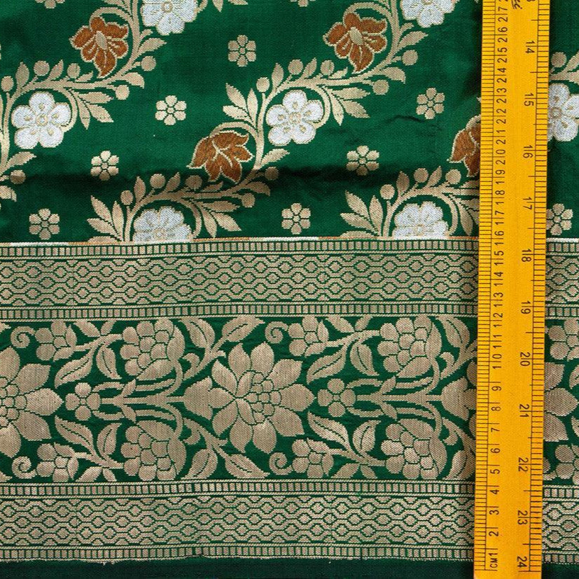 Green Tanchoi Banarasi Silk Saree Handwoven Pure Silk For Festive Wear. PB SN 102 - Banarasi Silk - Panjavarnam PB SN 102