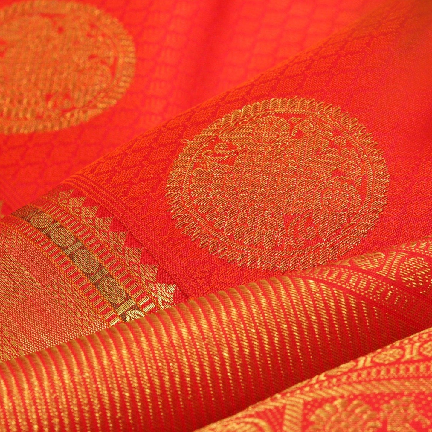 Red Handwoven Kanjivaram Pure Silk Saree Pure Silk Pure Zari For Wedding Wear PVG 4010 - Silk Sari - Panjavarnam PVG 4010