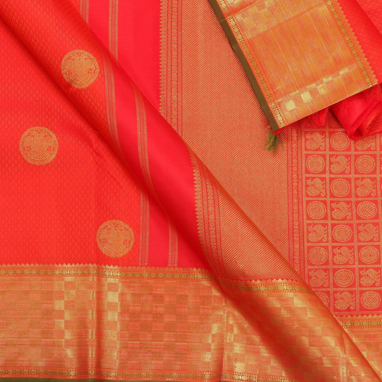 Red Handwoven Kanjivaram Pure Silk Saree Pure Silk Pure Zari For Wedding Wear PVG 4010 - Silk Sari - Panjavarnam PVG 4010