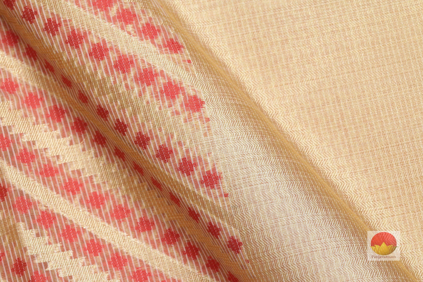 fabric detail of yarn in banarasi silk cotton saree