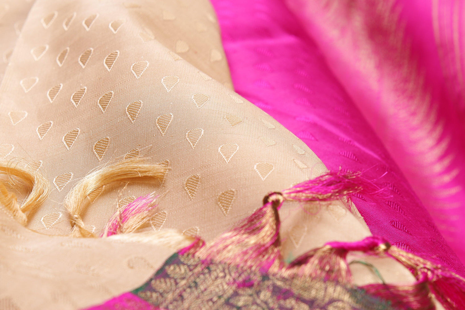 Buy Handwoven Silk Sarees Rs. 30,000 Onwards Online - Panjavarnam