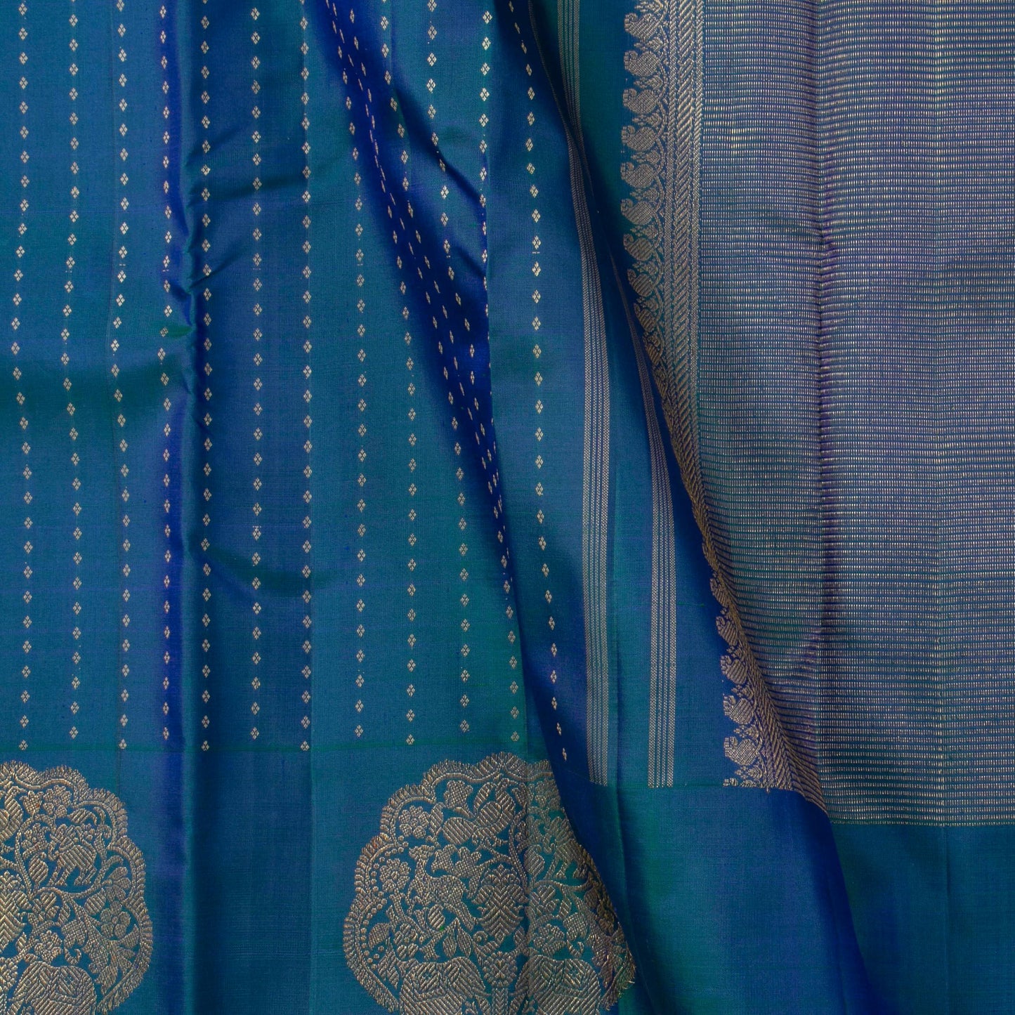 Mayilkazhuthu Blue And Green Dual Shade Kanchipuram Silk Saree For Wedding Wear PV GTA 105