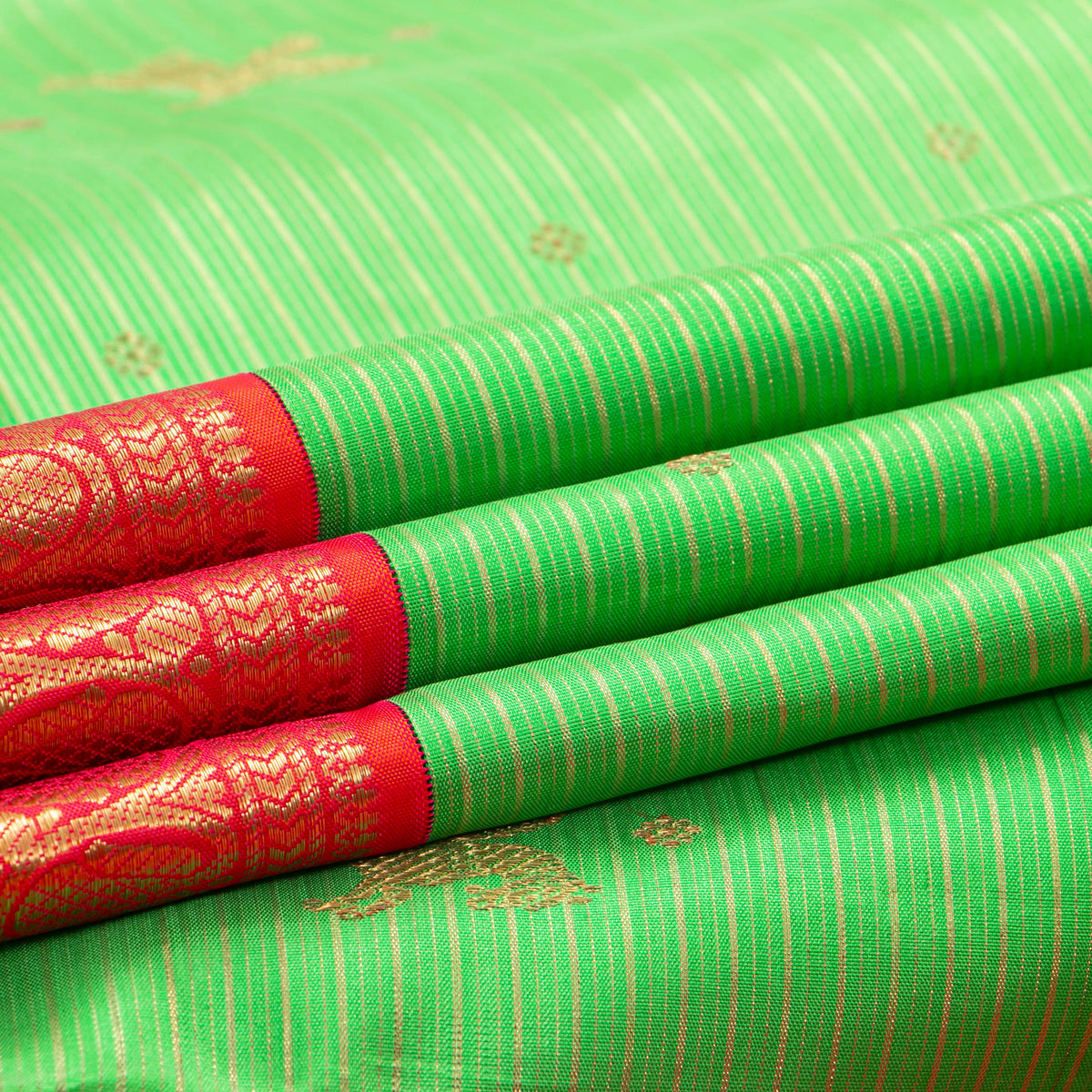 Green And Red Kanchipuram Silk Saree For Wedding Wear PV NYC 1943