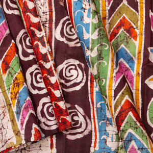 Off White Lightweight Batik Silk Saree WIth Multicolour Chevron Designs For Office Wear PB 339