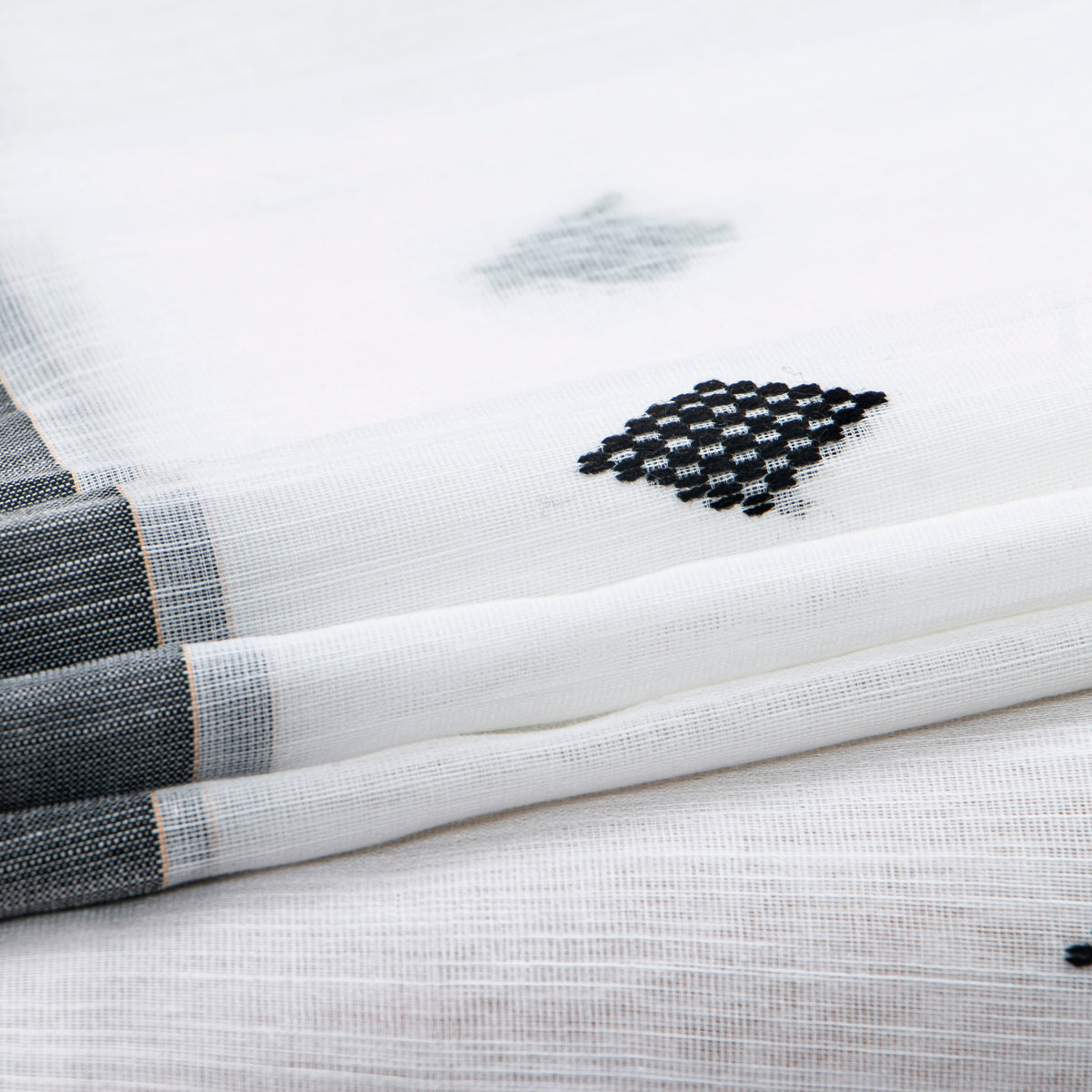 White And Black Dhakai Jamdhani Muslin Silk Saree With Tissue Zari PV MJ 171