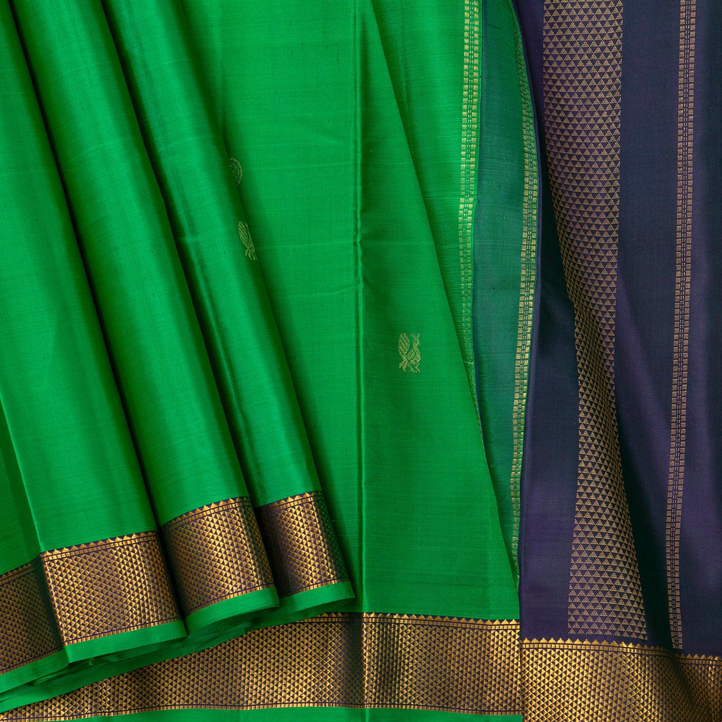 Green And Navy Blue Kanchipuram Silk Saree For Festive Wear PV NYC 1773 - Silk Sari - Panjavarnam PV NYC 1773