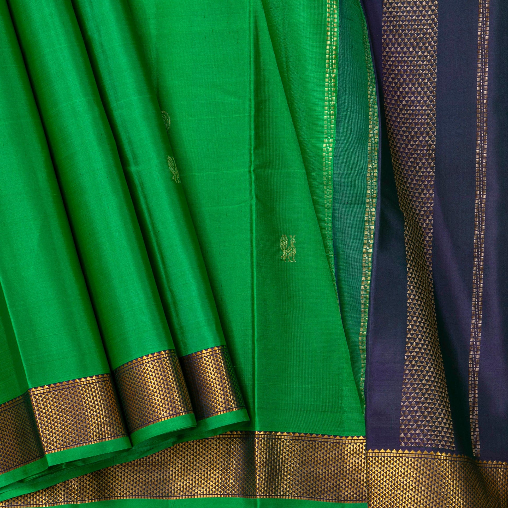 Green And Navy Blue Kanchipuram Silk Saree For Festive Wear PV NYC 1773 - Silk Sari - Panjavarnam PV NYC 1773