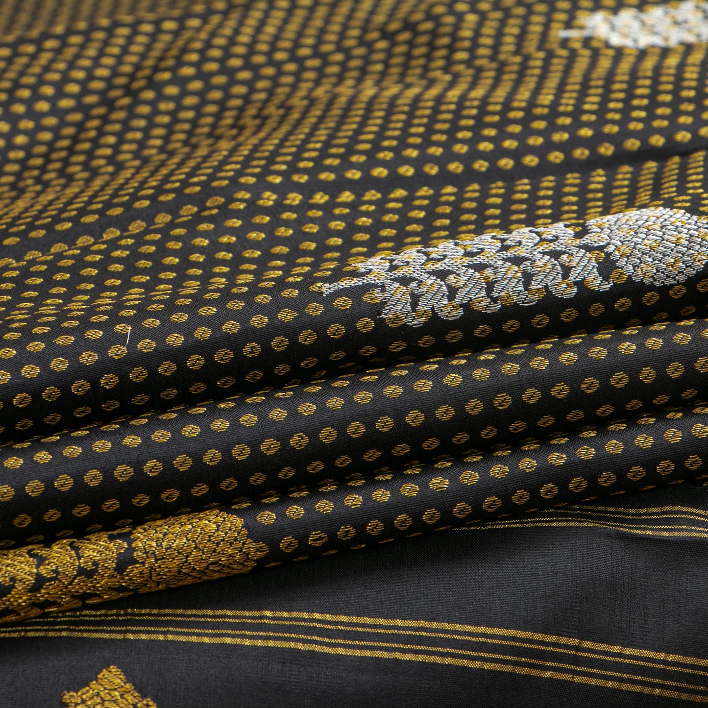 Black And Mauve Kanchipuram Silk Saree Borderless For Festive Wear PV NYC 2061