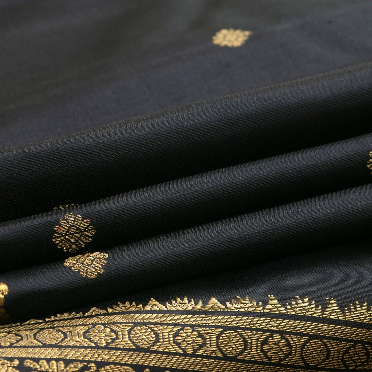 Black And Lilac Kanchipuram Silk Saree With Small Border Handwoven Pure Silk For Festive Wear PV NYC 1203 - Silk Sari - Panjavarnam PV NYC 1203