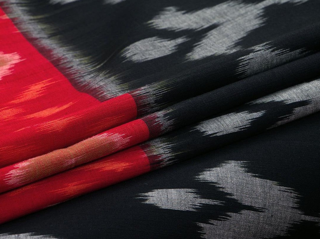 Black And Red Pochampally Ikkat Cotton Saree With Flora Buttas Handwoven SC 135 - Cotton Saree - Panjavarnam