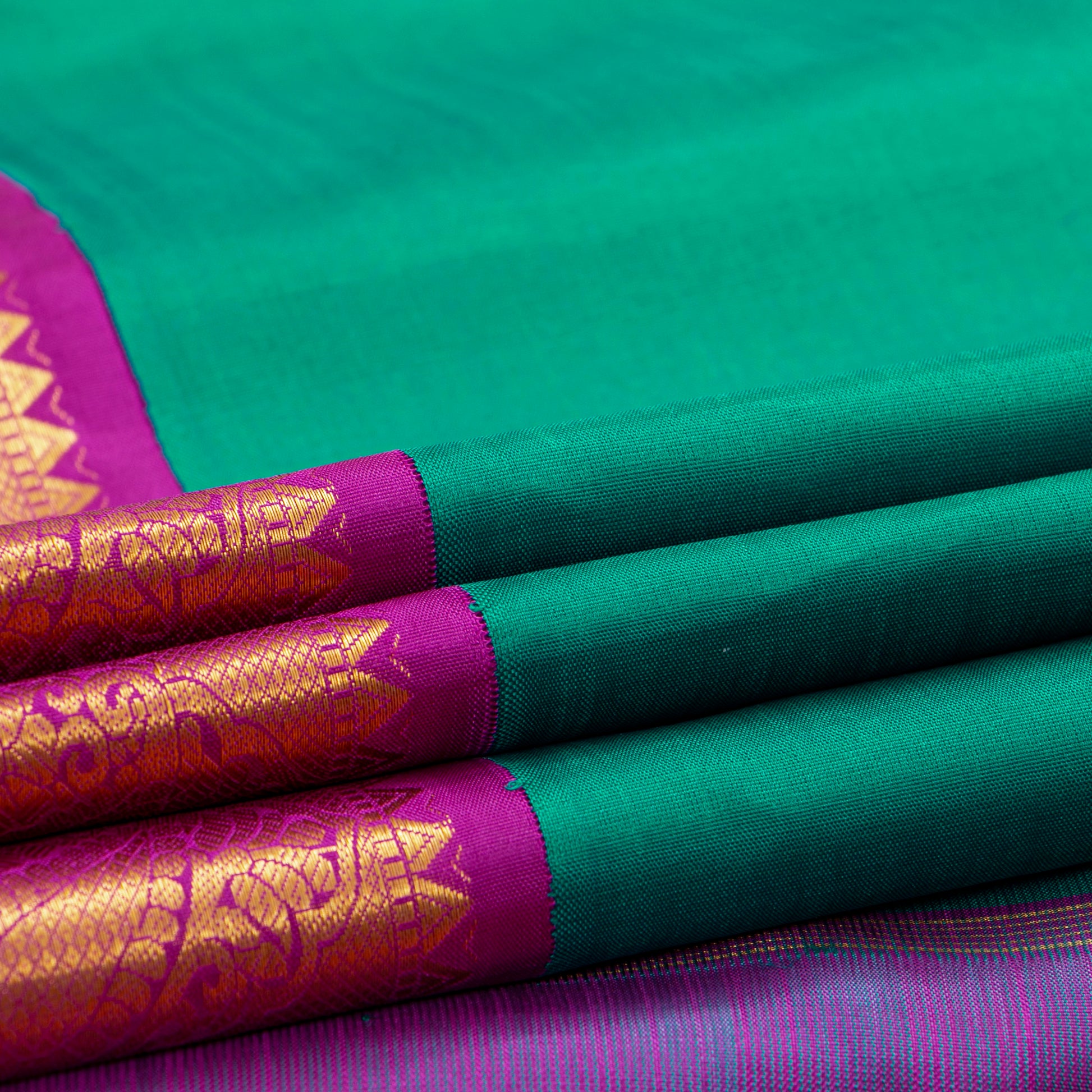 Green And Magenta Kanchipuram Silk Saree For Festival Wear PV NYC 1516 - Silk Sari - Panjavarnam PV NYC 1516