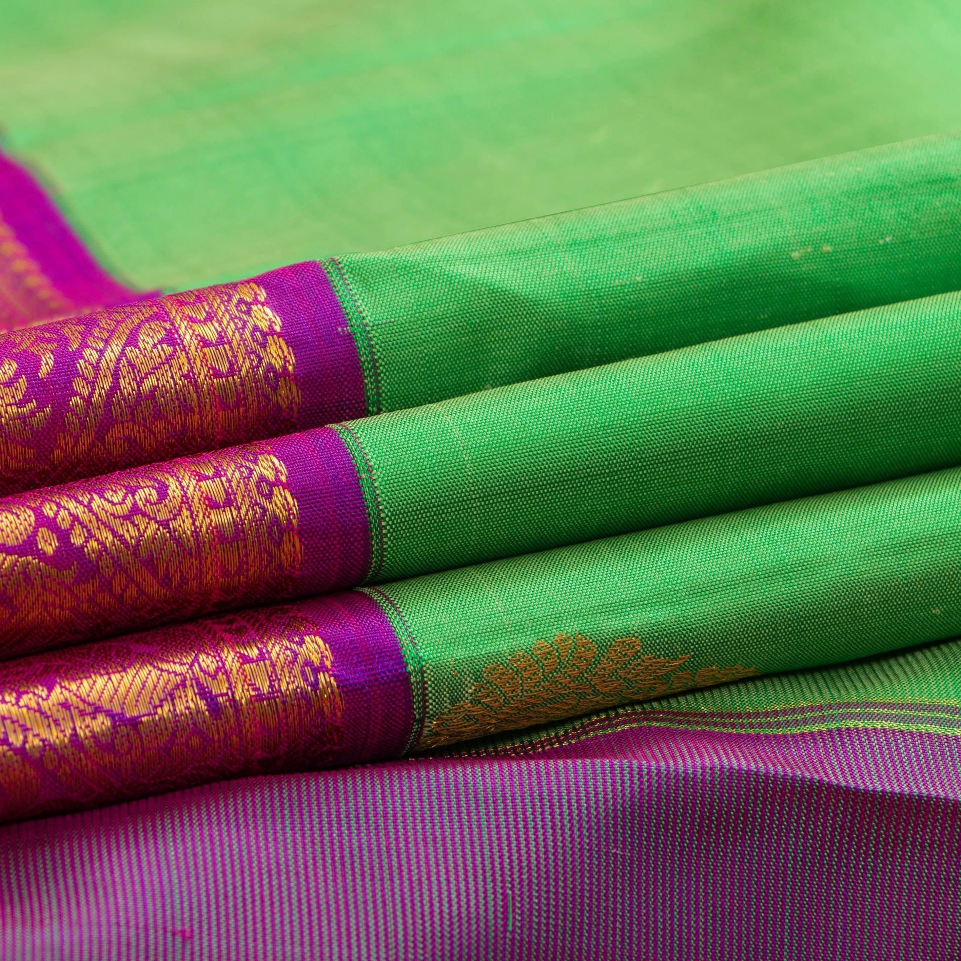 Green And Magenta Kanchipuram Silk Saree With Morning Evening Border Handwoven Pure Silk For Wedding Wear PV NYC 1224 - Silk Sari - Panjavarnam PV NYC 1224