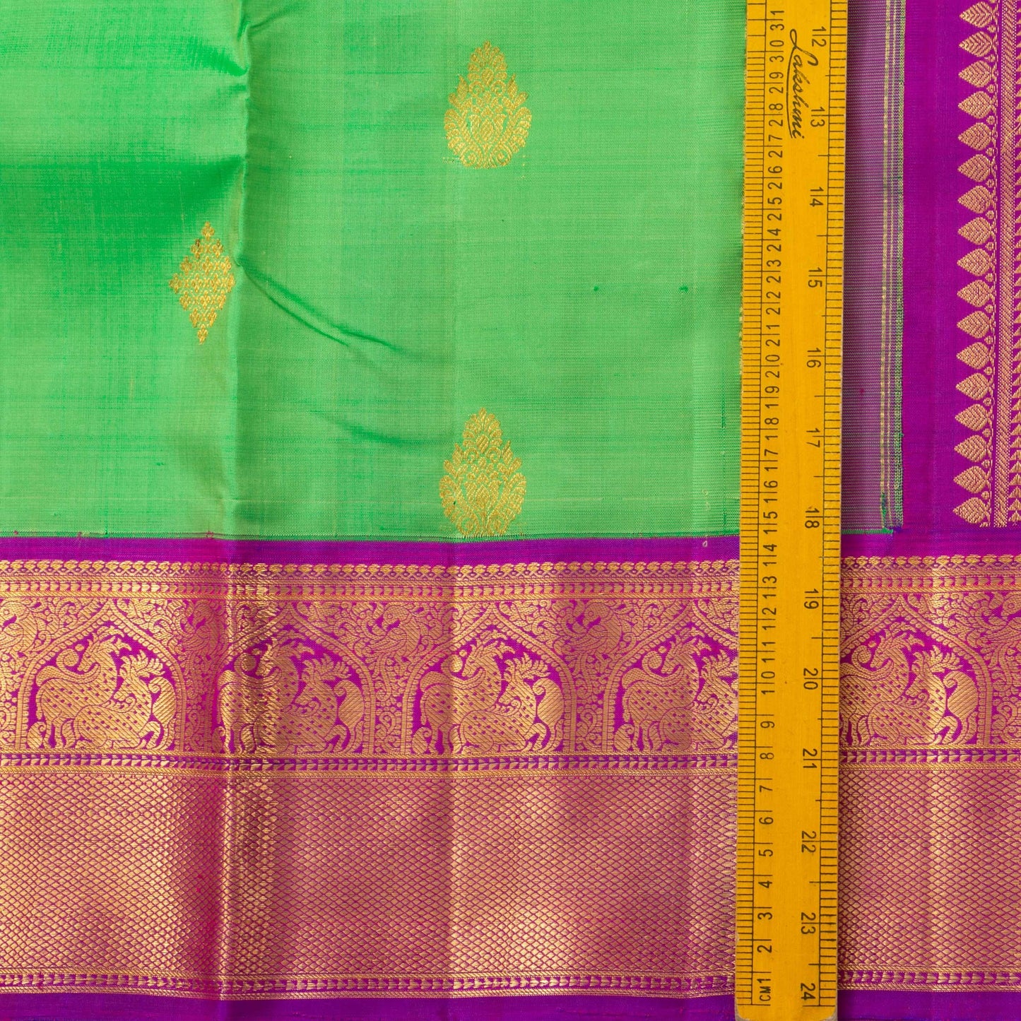 Green And Magenta Kanchipuram Silk Saree With Morning Evening Border Handwoven Pure Silk For Wedding Wear PV NYC 1224 - Silk Sari - Panjavarnam PV NYC 1224