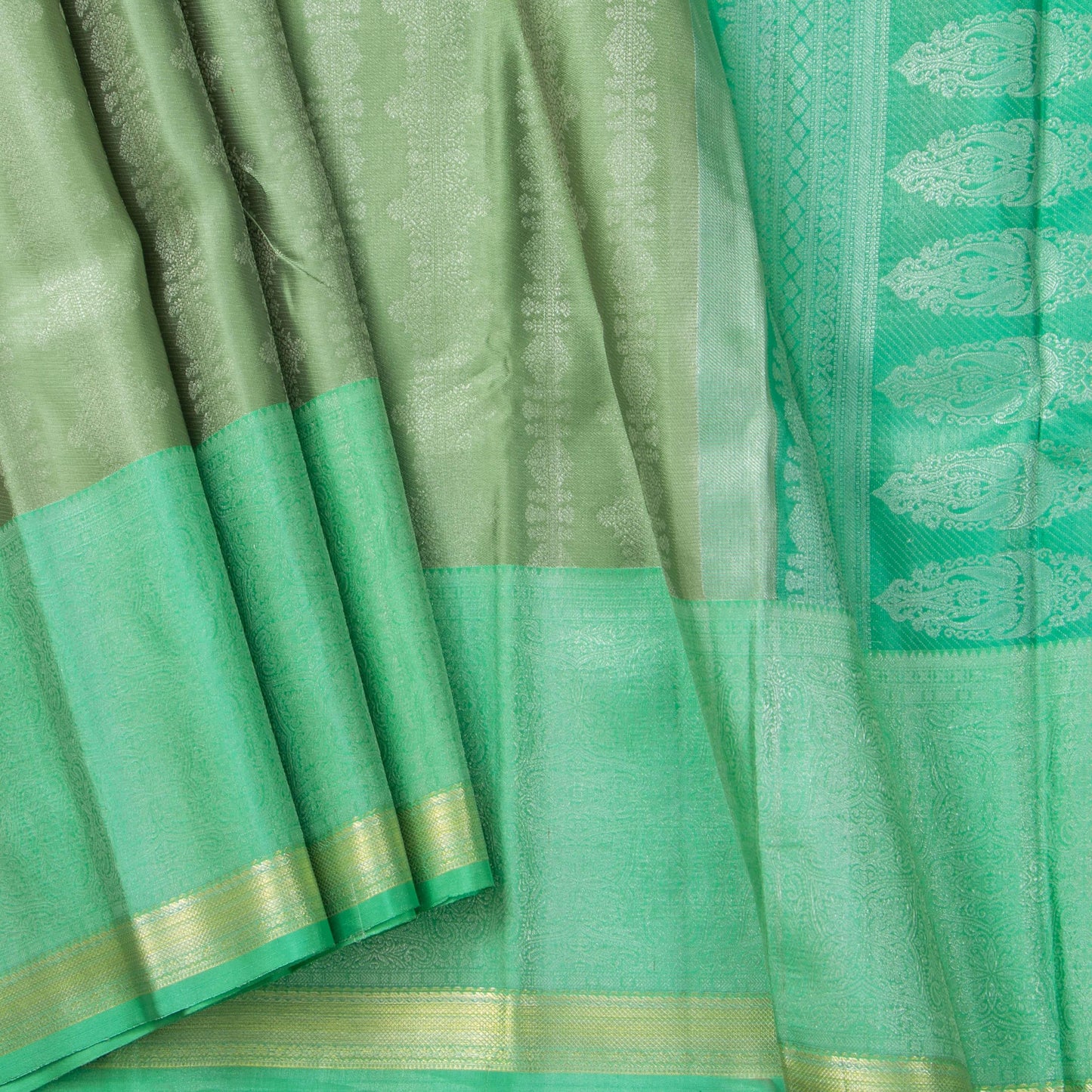 Green Kanchipuram Silk Saree With Medium Border Handwoven Pure Silk For Festive Wear PV NYC 1236 - Silk Sari - Panjavarnam PV NYC 1236