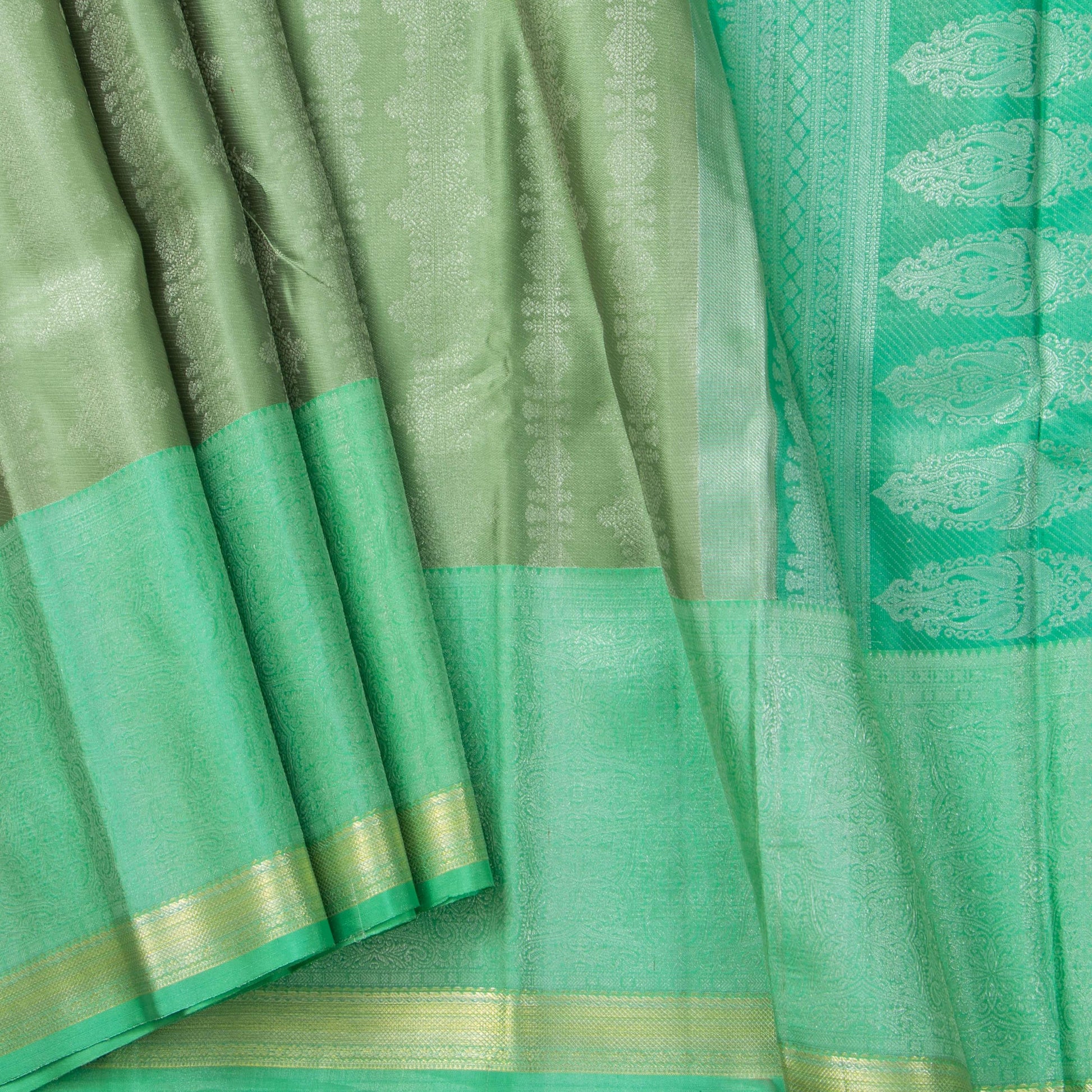 Green Kanchipuram Silk Saree With Medium Border Handwoven Pure Silk For Festive Wear PV NYC 1236 - Silk Sari - Panjavarnam PV NYC 1236