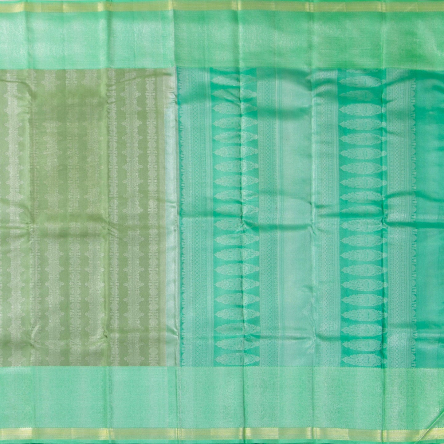 Green Kanchipuram Silk Saree With Medium Border Handwoven Pure Silk For Festive Wear PV NYC 1236 - Silk Sari - Panjavarnam PV NYC 1236