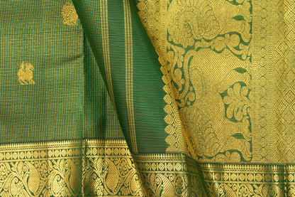 Green Kanchipuram Silk Saree With Medium Border Handwoven Pure Silk For Wedding Wear PV NYC 1025 - Silk Sari - Panjavarnam PV NYC 1025