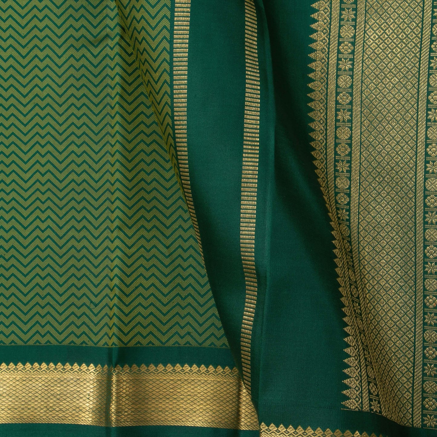 Green Kanchipuram Silk Saree With Small Border Handwoven Pure Silk For Festive Wear PV NYC 1164 - Silk Sari - Panjavarnam PV NYC 1164