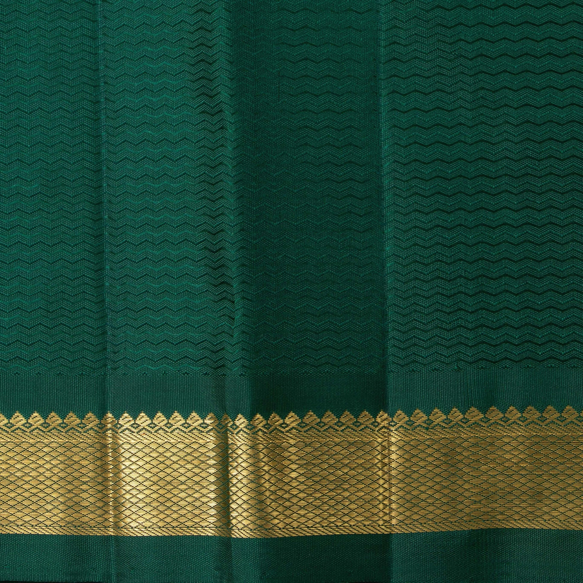 Green Kanchipuram Silk Saree With Small Border Handwoven Pure Silk For Festive Wear PV NYC 1164 - Silk Sari - Panjavarnam PV NYC 1164