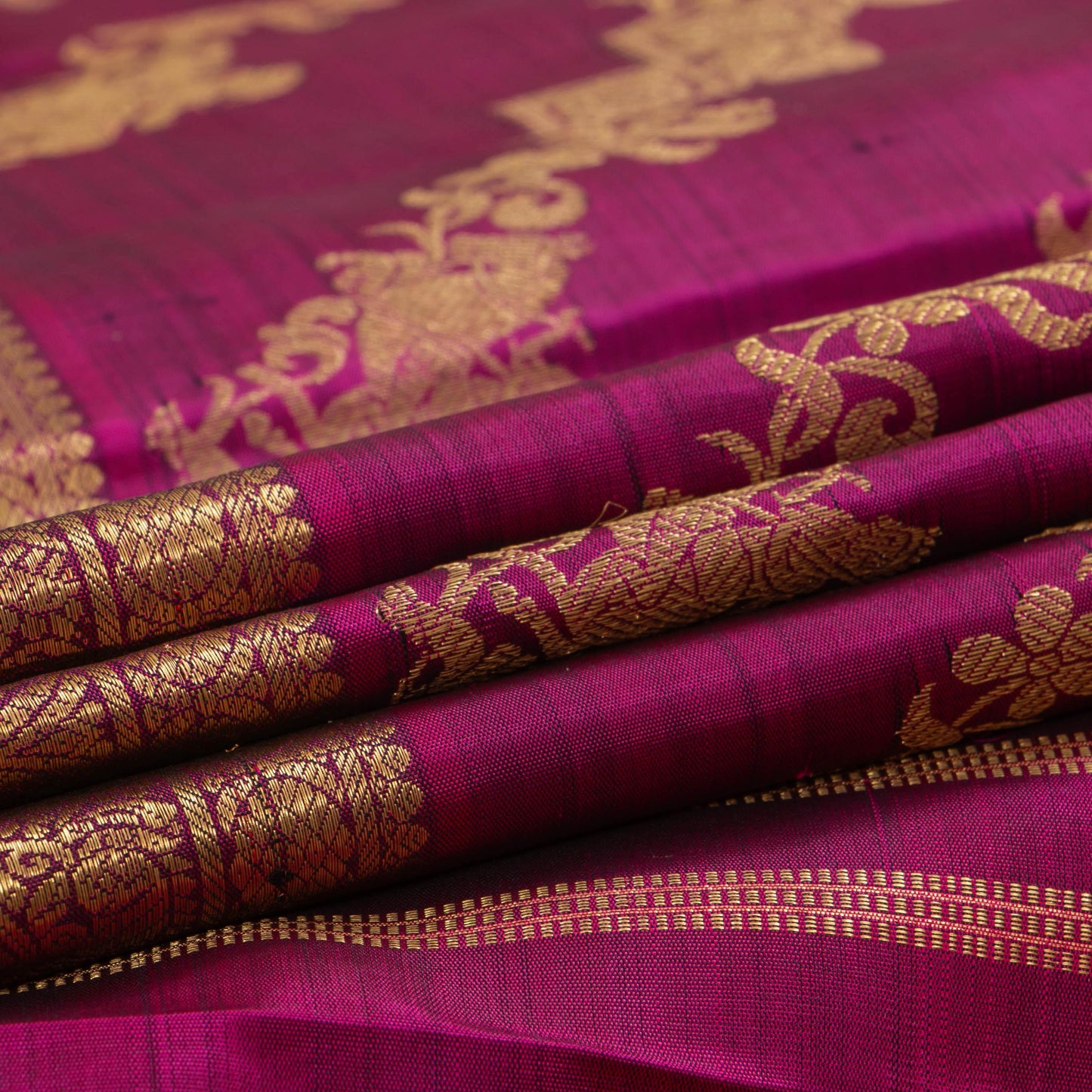 Magenta Kanchipuram Silk Saree With Green Selvedge For Bridal Wear PV NYC 1136 - Silk Sari - Panjavarnam PV NYC 1136