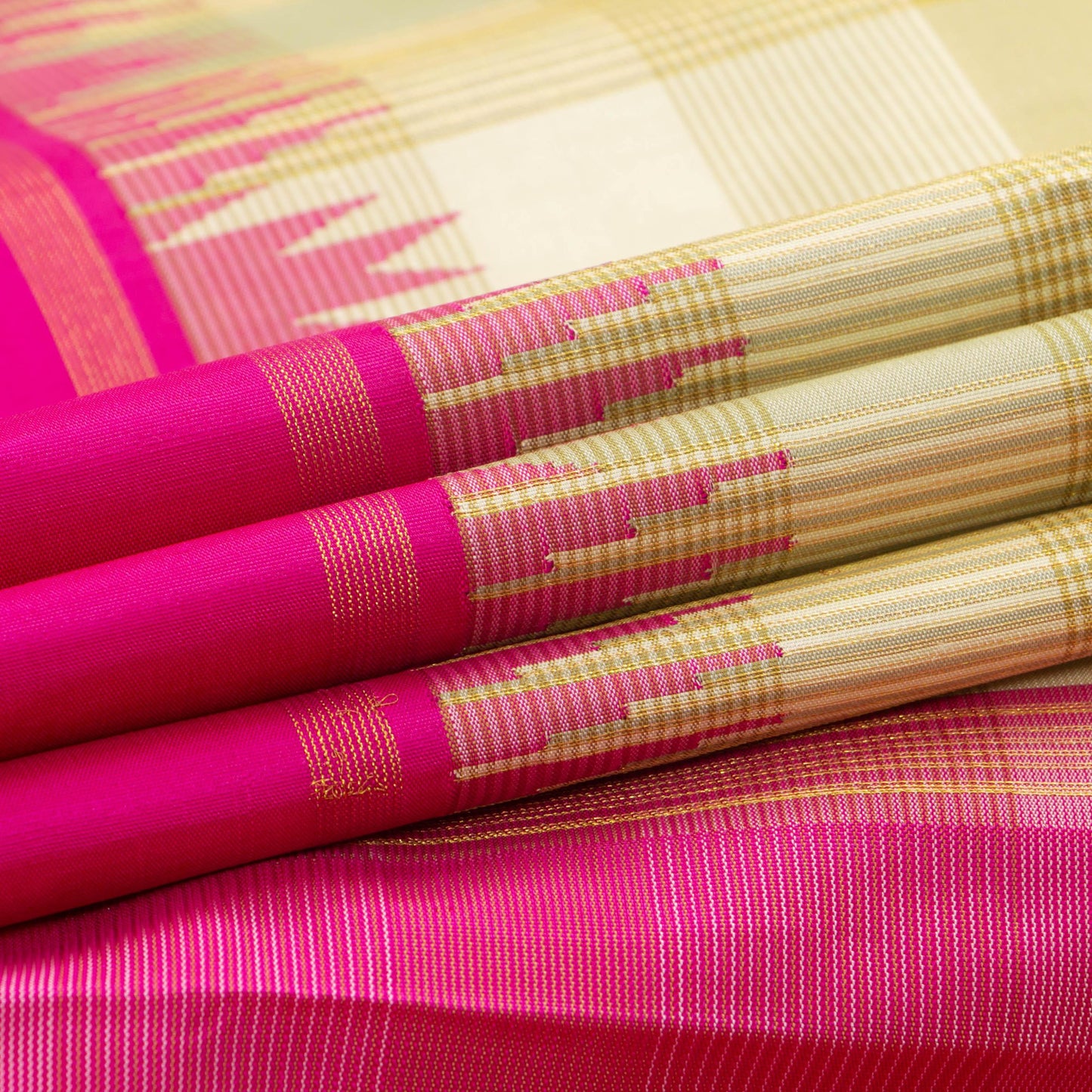 Off White And Pink Kanchipuram Silk Saree With Medium Border Handwoven Pure Silk For Wedding Wear PV NYC 1220 - Silk Sari - Panjavarnam PV NYC 1220