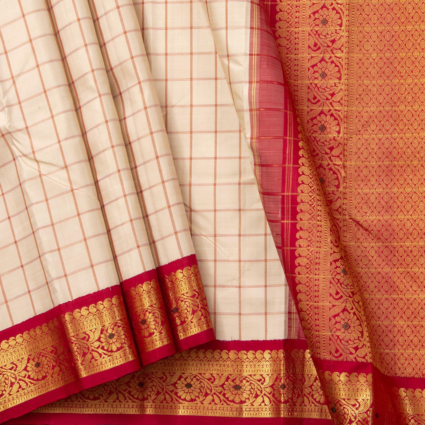 Off White And Red Kanchipuram Silk Saree With Small Border Handwoven Pure Silk For Wedding Wear PV NYC 1232 - Silk Sari - Panjavarnam PV NYC 1232