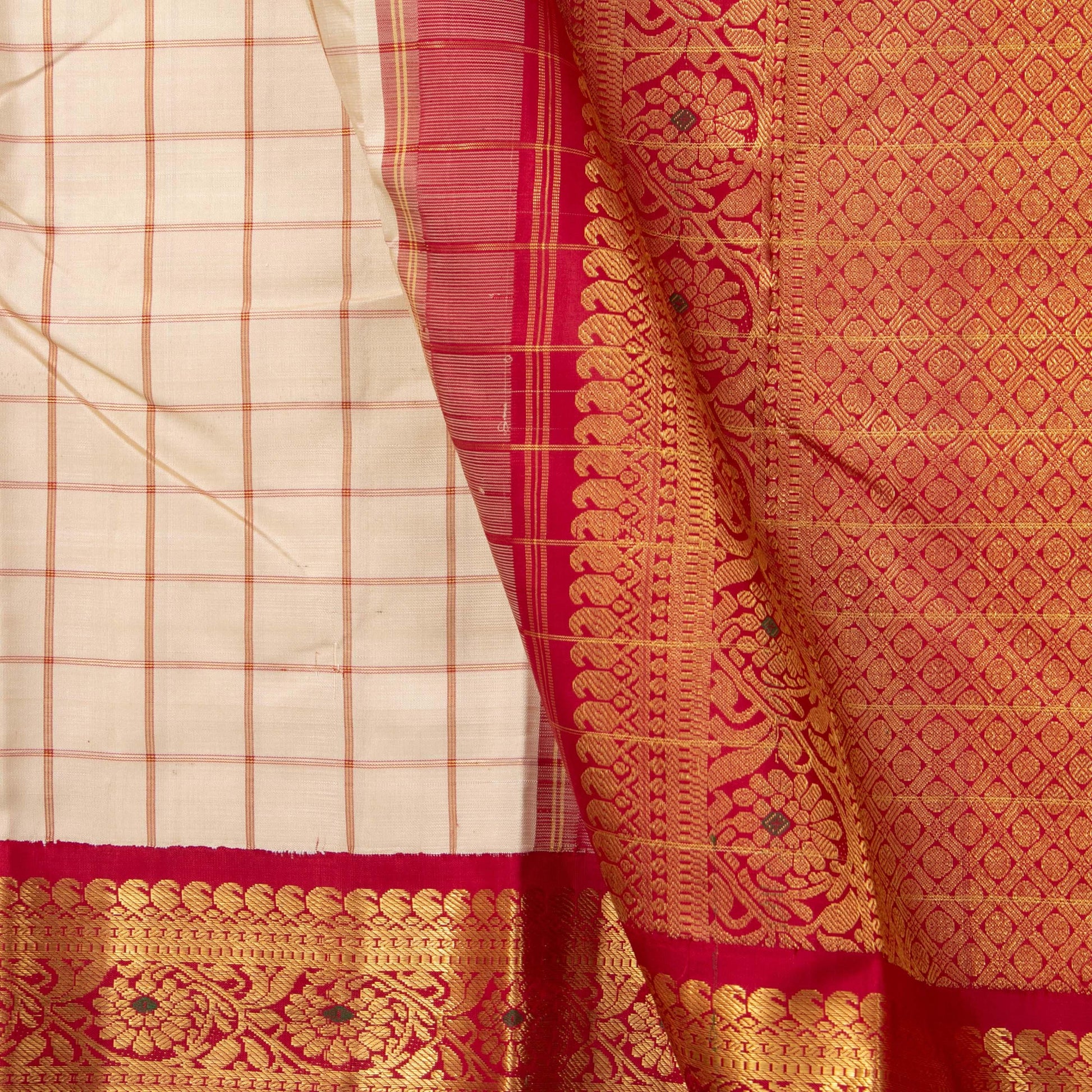 Off White And Red Kanchipuram Silk Saree With Small Border Handwoven Pure Silk For Wedding Wear PV NYC 1232 - Silk Sari - Panjavarnam PV NYC 1232