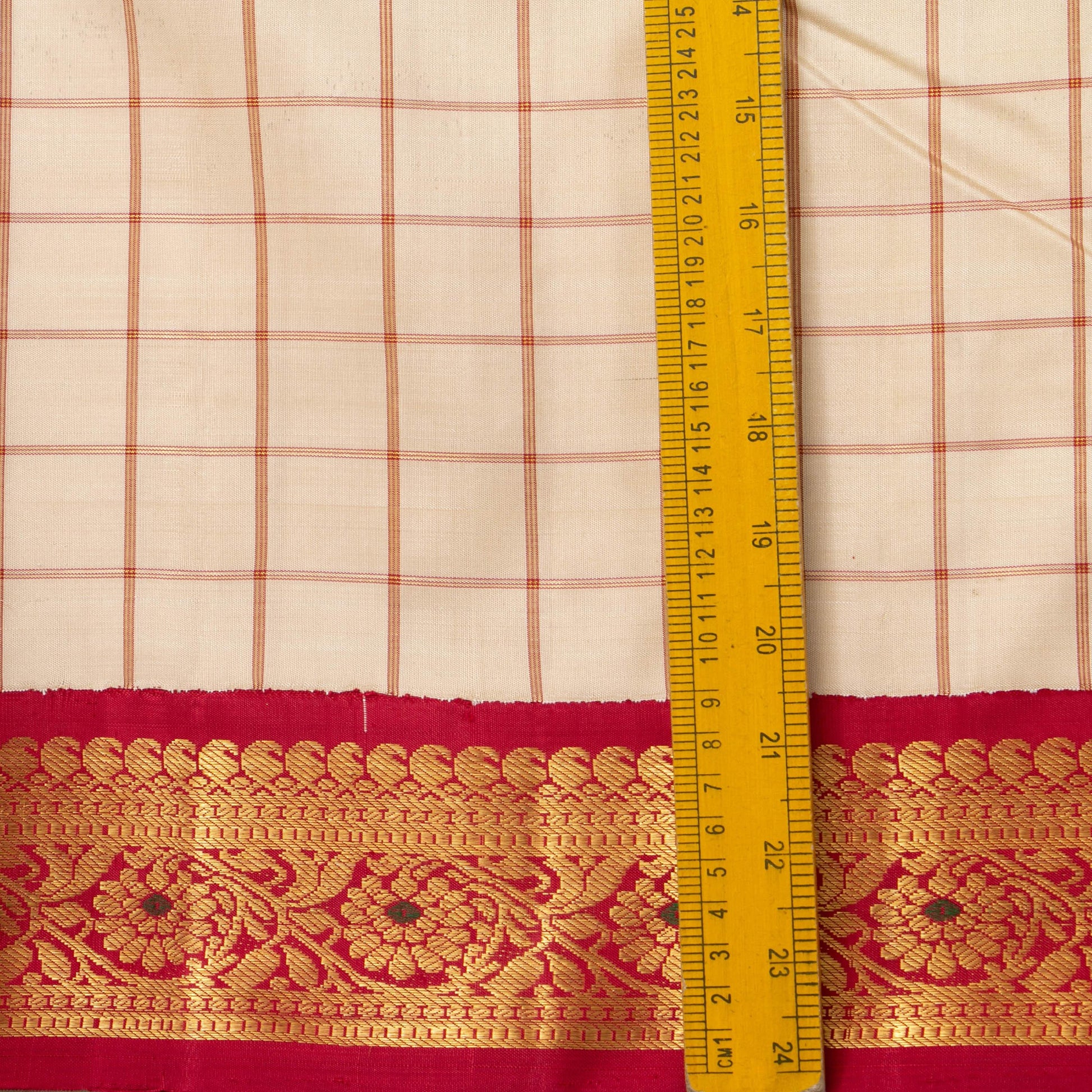 Off White And Red Kanchipuram Silk Saree With Small Border Handwoven Pure Silk For Wedding Wear PV NYC 1232 - Silk Sari - Panjavarnam PV NYC 1232