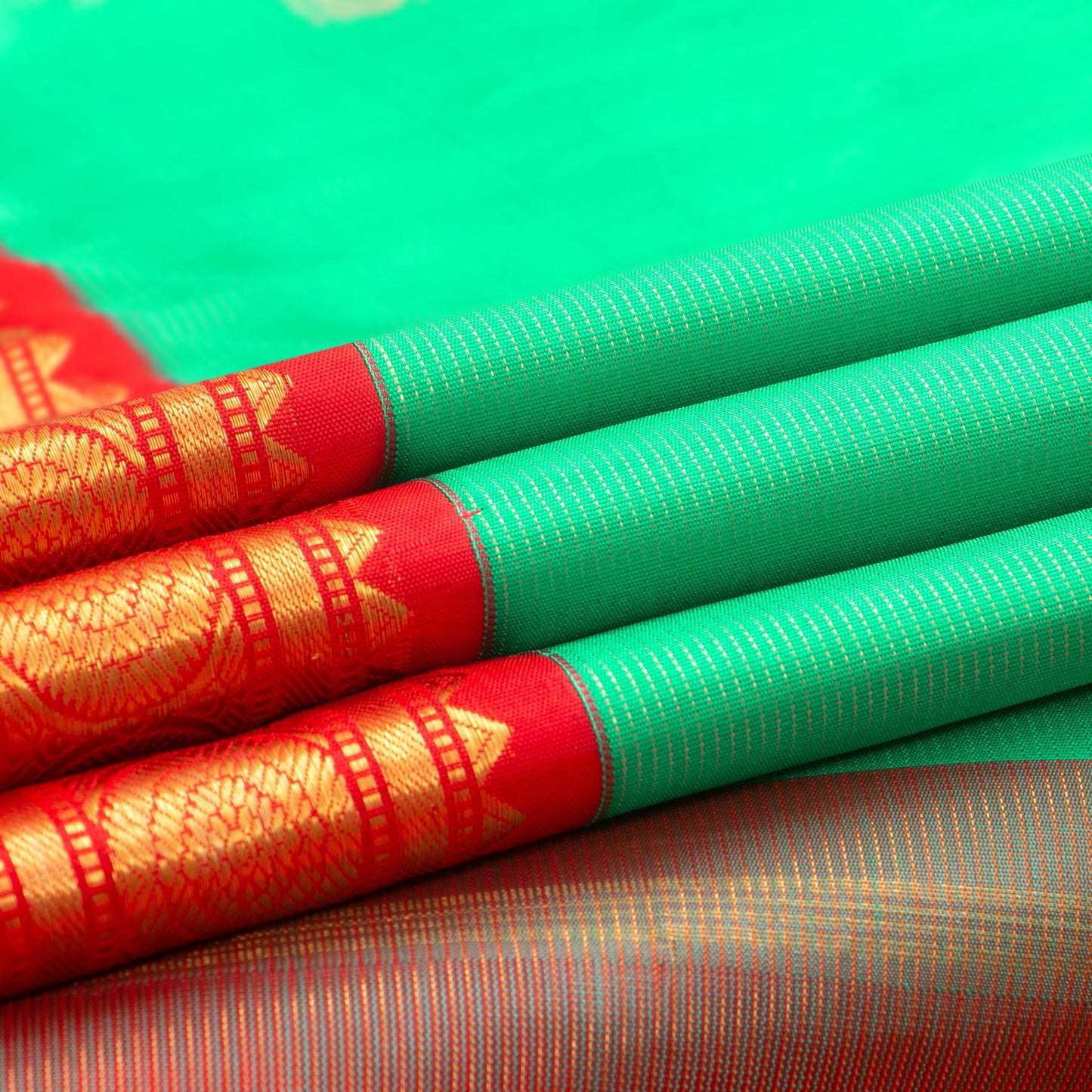 Sea Green And Red Kanchipuram Silk Saree With Medium Border Handwoven Pure Silk For Wedding Wear PV J 2383 - Silk Sari - Panjavarnam PV J 2383