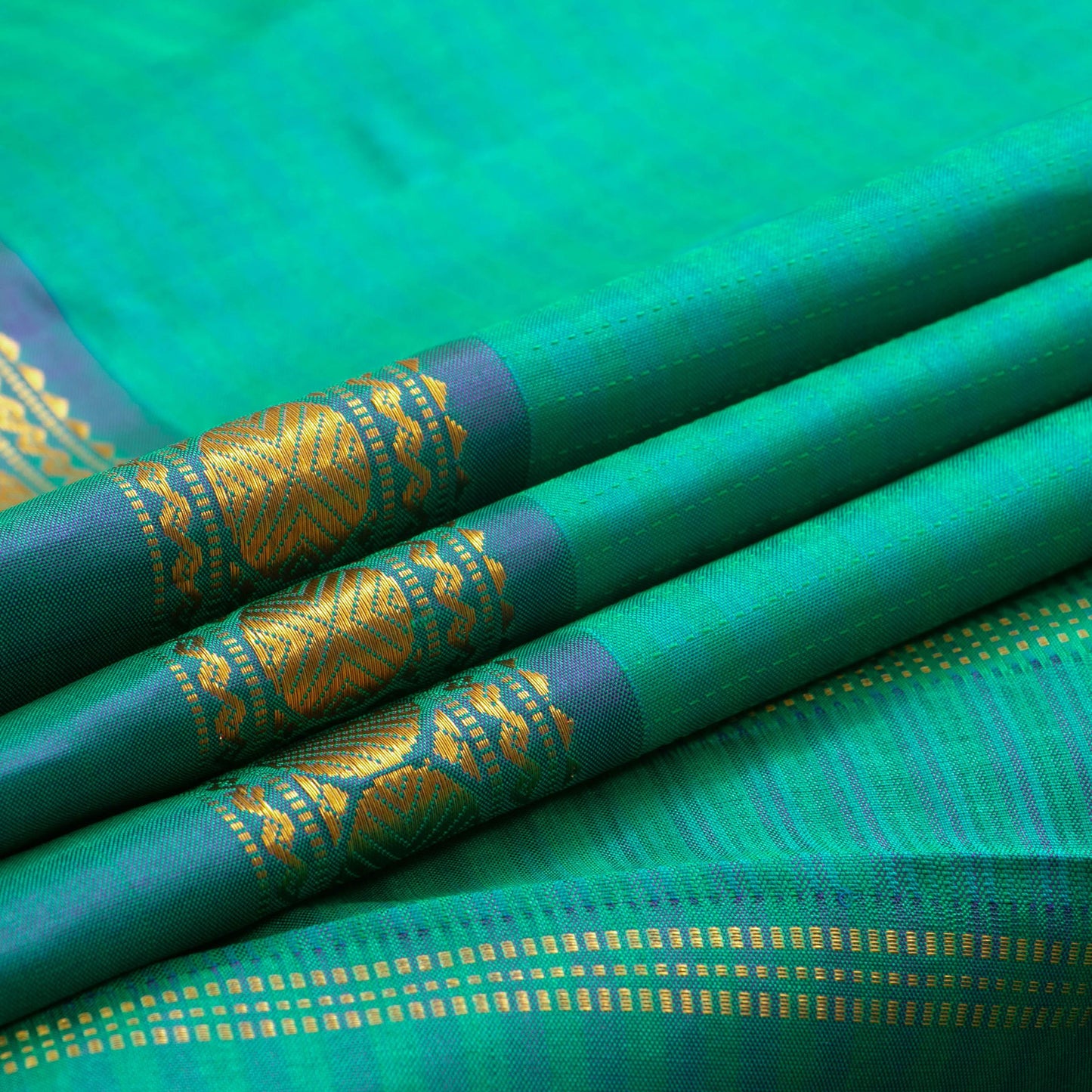 Sea Green Kanjivaram Silk Saree With Medium Border Handwoven Pure Silk For Festival Wear PV J 2934 - Silk Sari - Panjavarnam PV J 2934