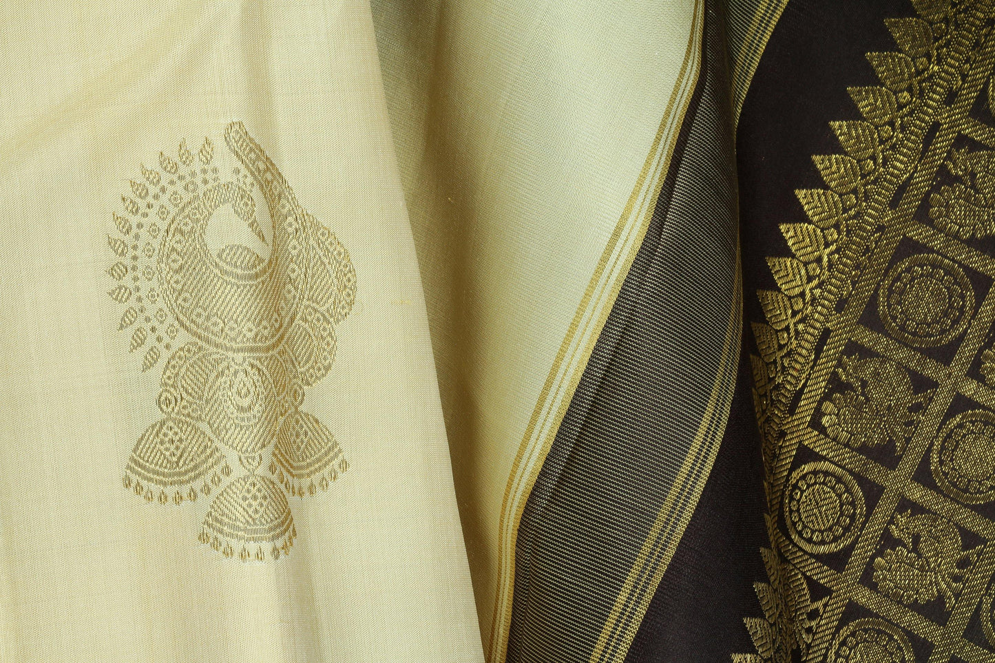 Borderless Handwoven Pure Silk Kanjivaram Saree - Pure Zari - PA 120 Archives - Silk Sari - Panjavarnam
