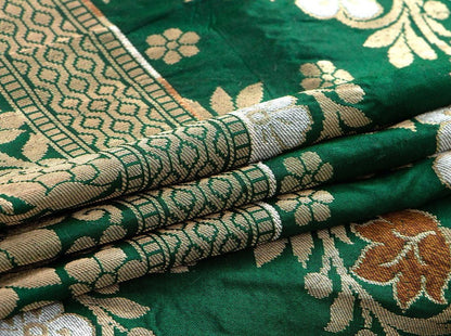 Green Tanchoi Banarasi Silk Saree Handwoven Pure Silk For Festive Wear. PB SN 102 - Banarasi Silk - Panjavarnam PB SN 102