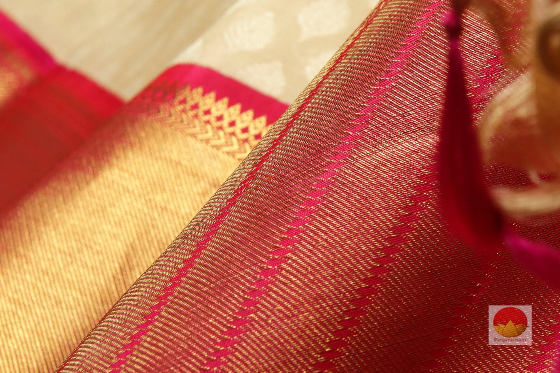 Traditional Design Handwoven Pure Silk Kanjivaram Saree - Pure Zari - PA SVS 6121 Archives - Silk Sari - Panjavarnam